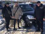 Військовий медик отримав авто від золотоніських «батьківщинівців»